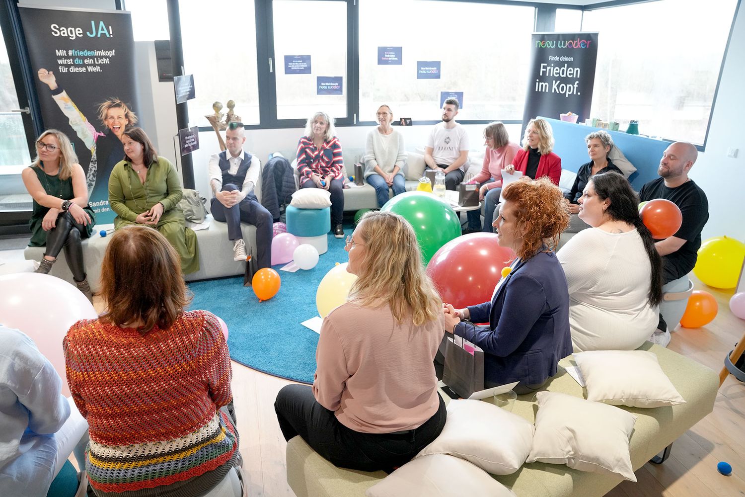Teilnehmende im New Worker Leader im Gespräch