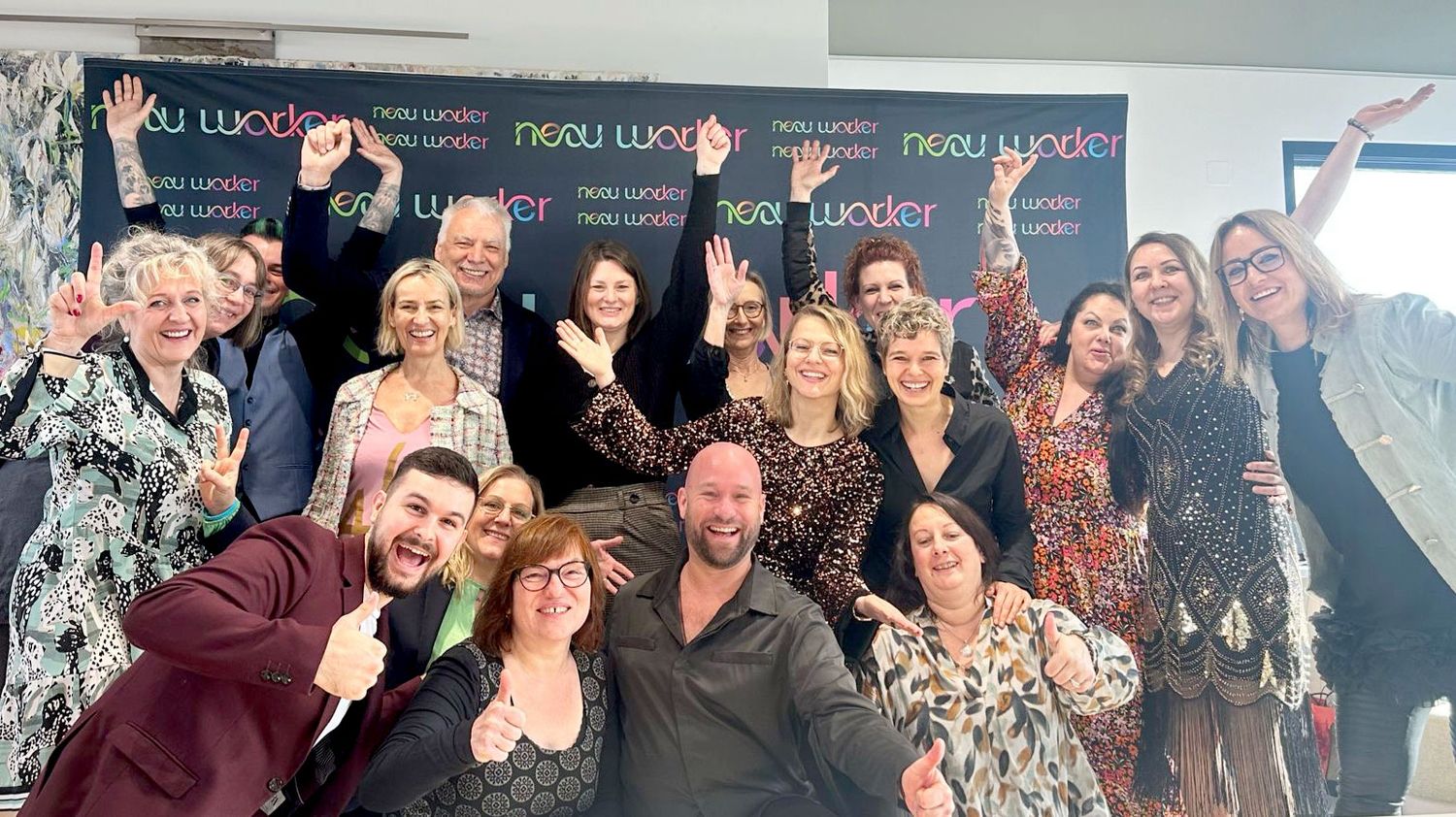 Bühnenvortrag der New Worker Academy vor Publikum